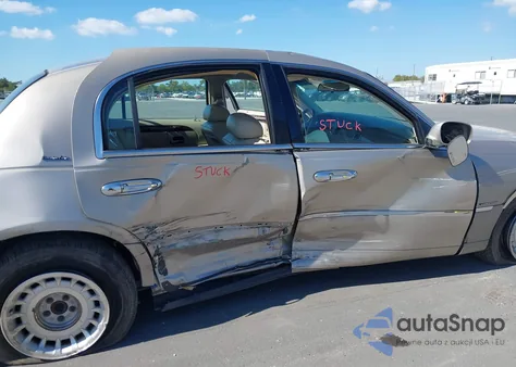 2000 Lincoln Town Car Executive из США, поврежденный, VIN 1LNHM81W4YY791019